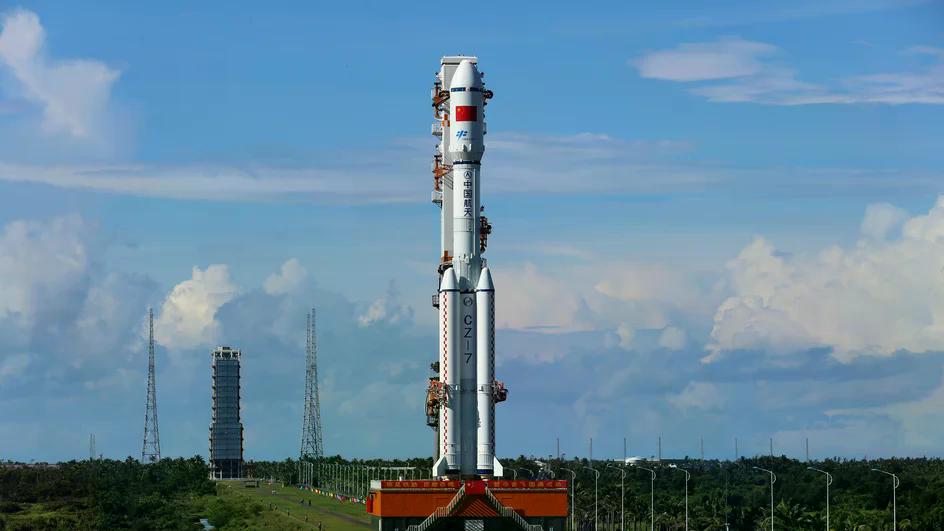 Ракета Long March 7A готовится к запуску спутника Yaogan-46 с космодрома Вэньчан