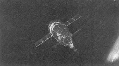 Космический корабль  «Союз-19» во время проведения совместного полета с американским кораблем  «Аполлон» [1975 г.]