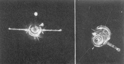 Транспортный  космический корабль «Союз-40» после отстыковки от станции «Салют-6» [1981 г.]
Транспортный космический корабль «Союз Т-12» причаливает к станции  «Салют-7» [1984 г.]