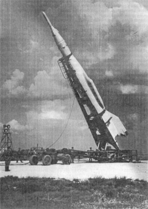 Модифицированная ракета Р-2А (В2) перед стартом (1951 г.)