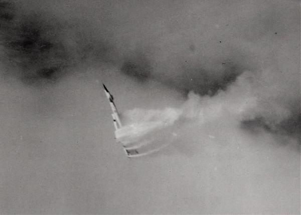 8 июня 1966 г. Гибель Валькирии (B-70). Джозеф Уокер, знаменитый пилот Х-15 (единственный взлетевший за 100 км, причём дважды), участвуя в телесъёмке совместного полёта разноразмерных самолётов,  на F-104 сблизившись с B-70, попал в турбулёнтность, самолёты столкнулись. Уокер погиб, из экипажа Валькирии уцелел один 
